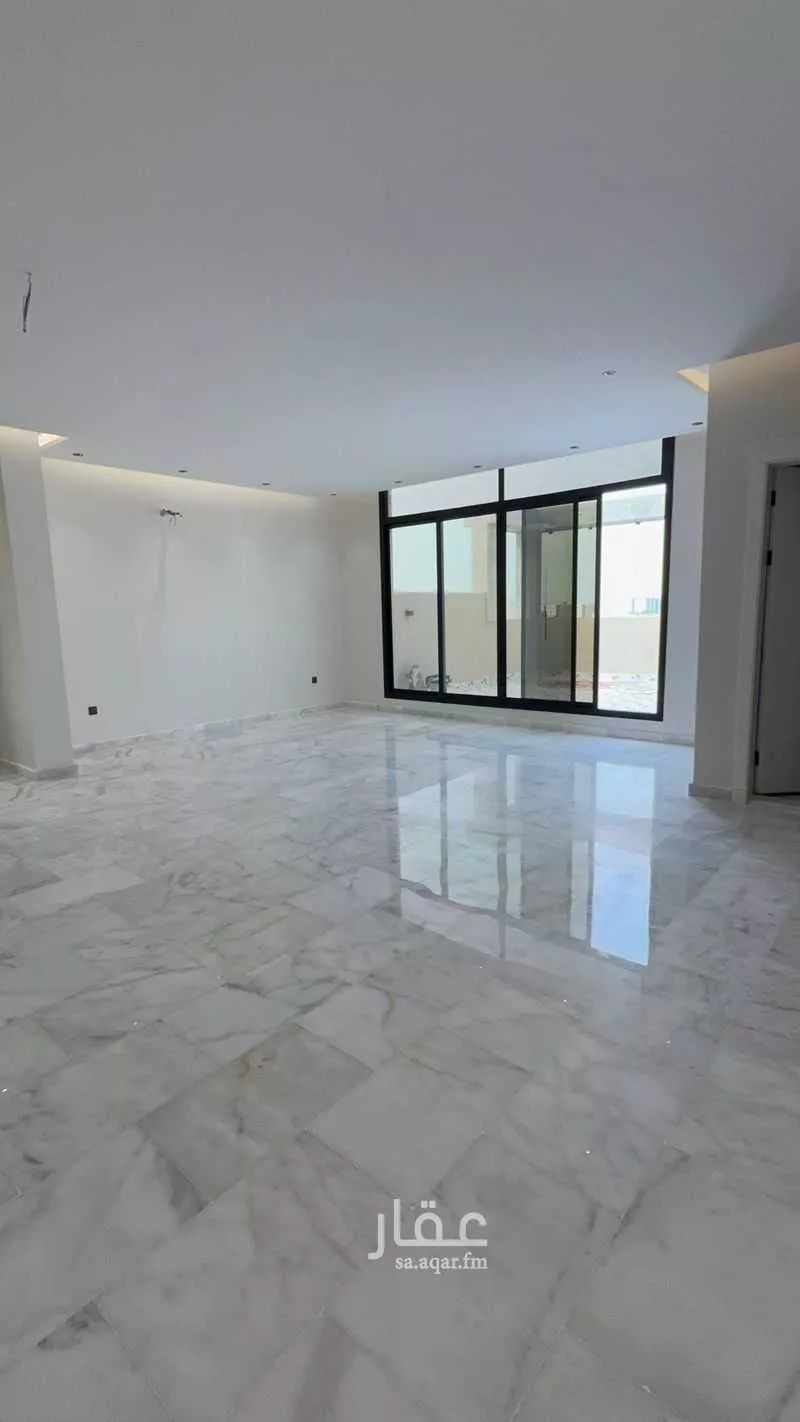 عمارة 625 م² في الروضة 6