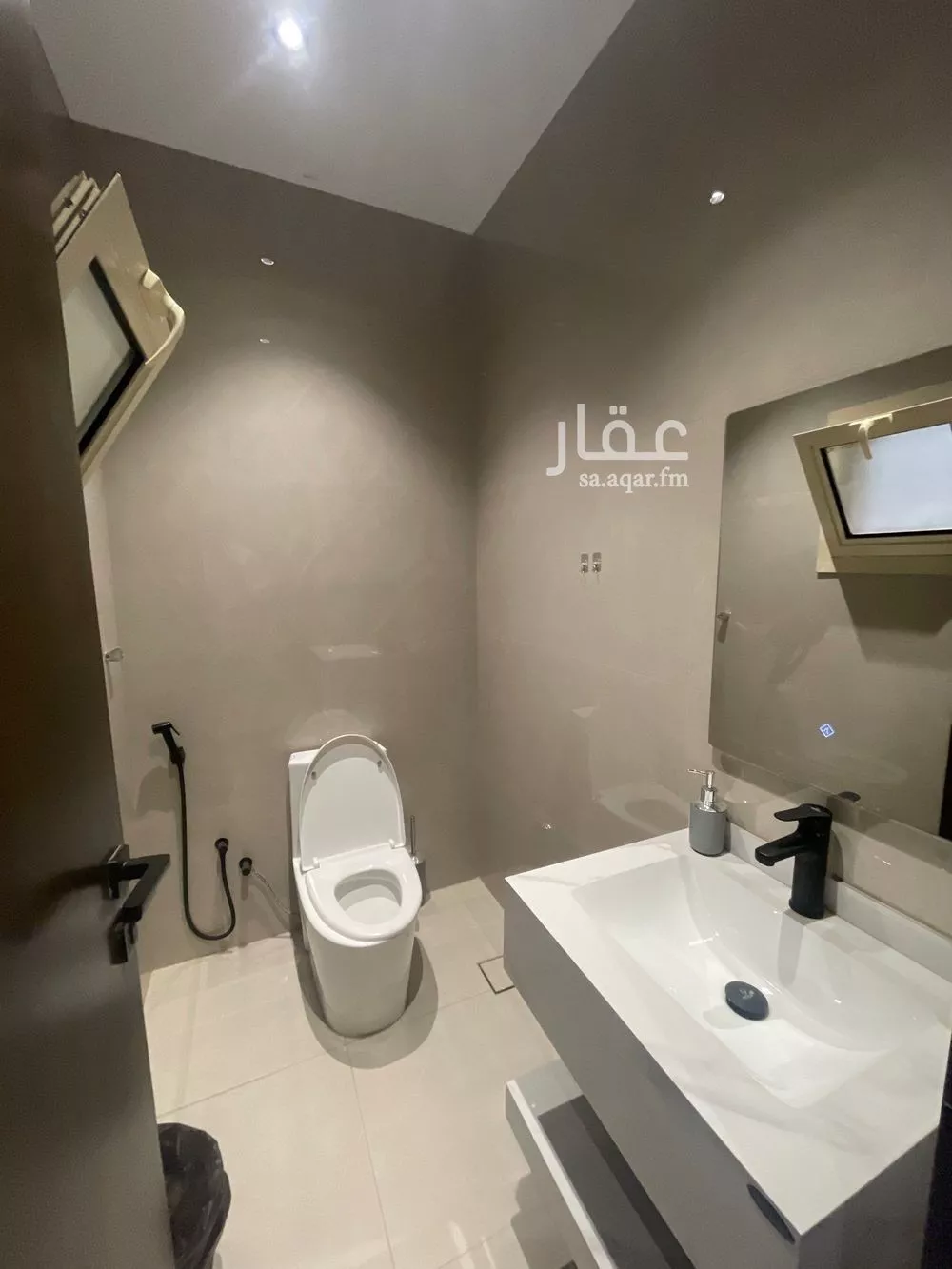 945 sqm office in Al Yasmin 9