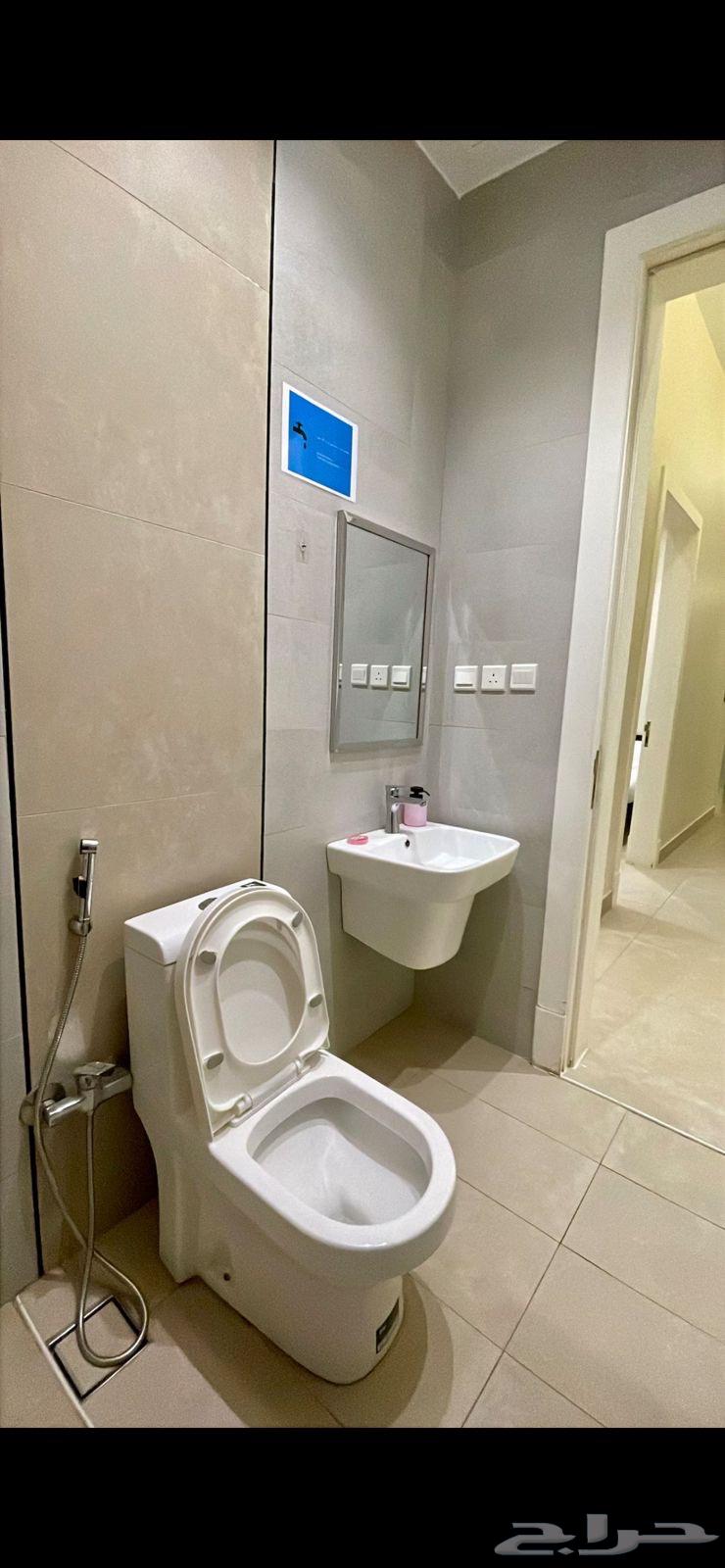 شقة 3 غرف في العقيق 8