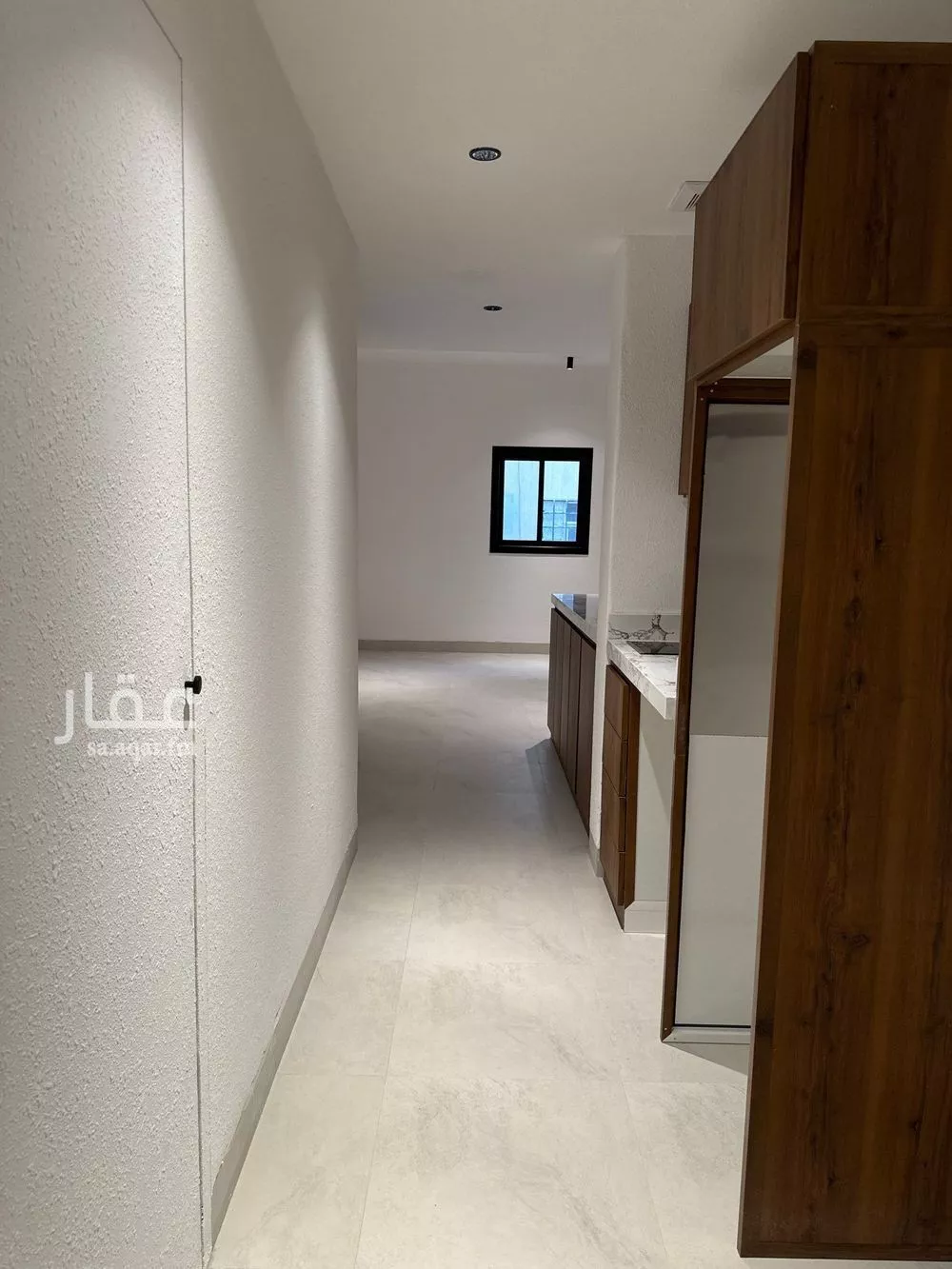 شقة 1 غرف في العقيق 8