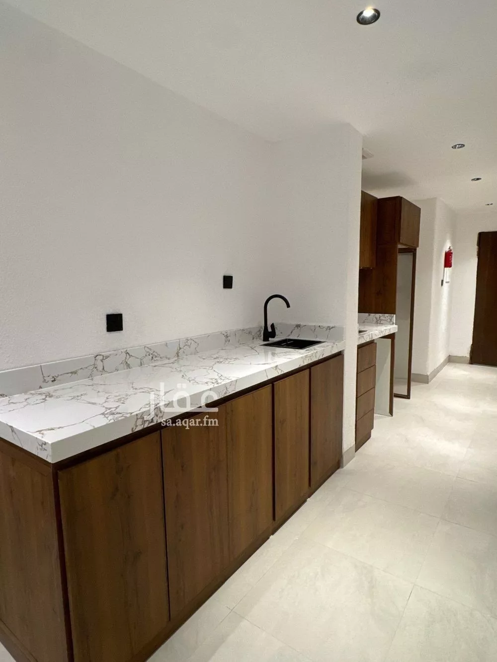 شقة 1 غرف في العقيق 10