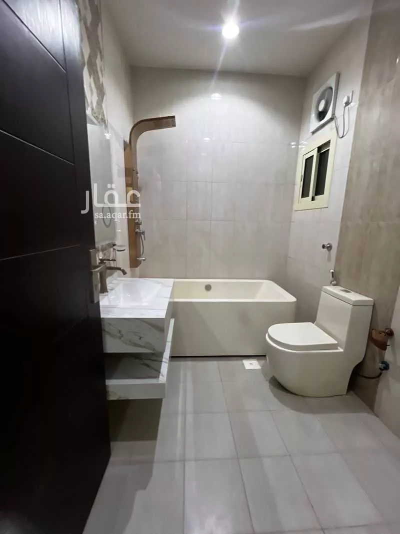 شقة 5 غرف في الريان 8