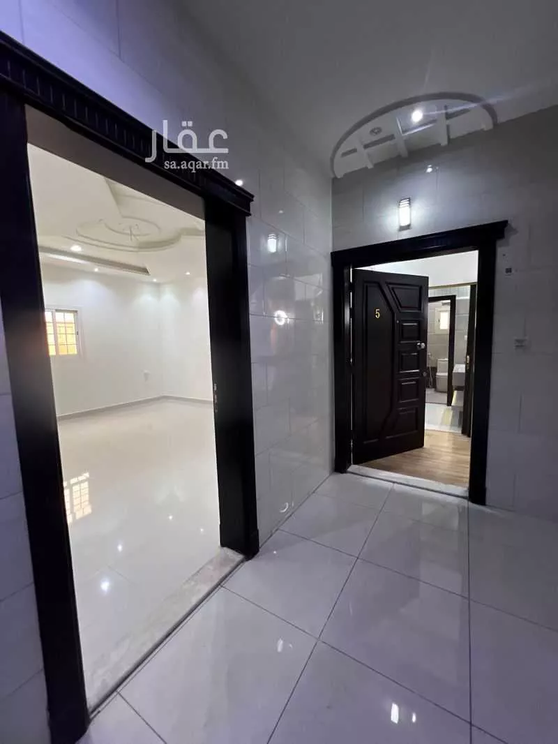 شقة 5 غرف في الريان 9