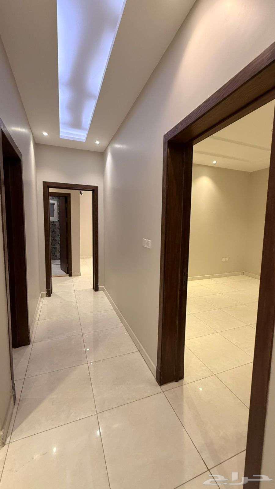 شقة 5 غرف في الورود 5