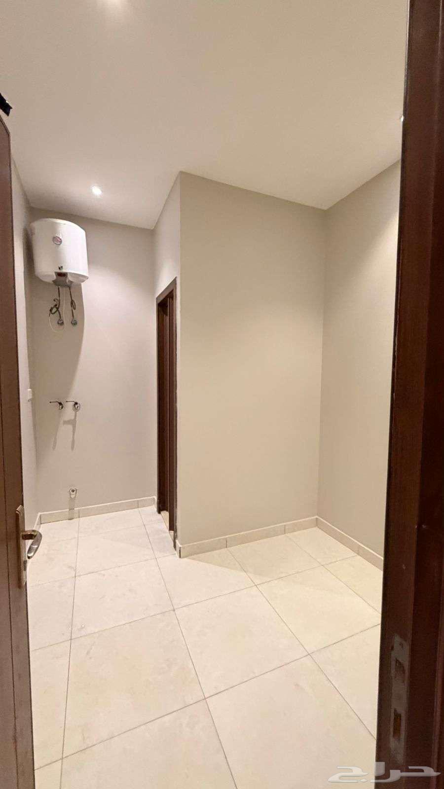 شقة 5 غرف في الورود 9