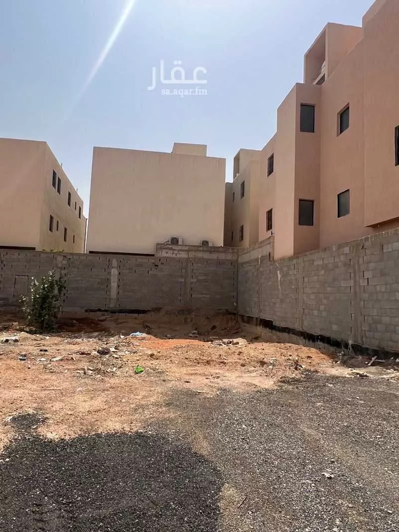 أرض 300 م² في الرمال 3
