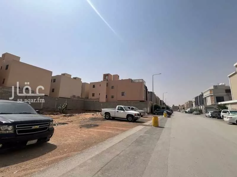 أرض 300 م² في الرمال 4