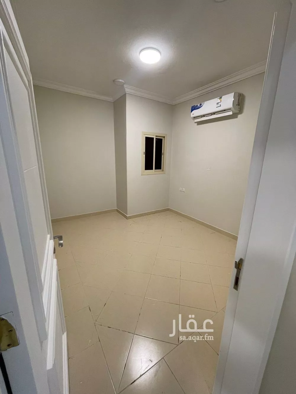 شقة 3 غرف في العقيق 11