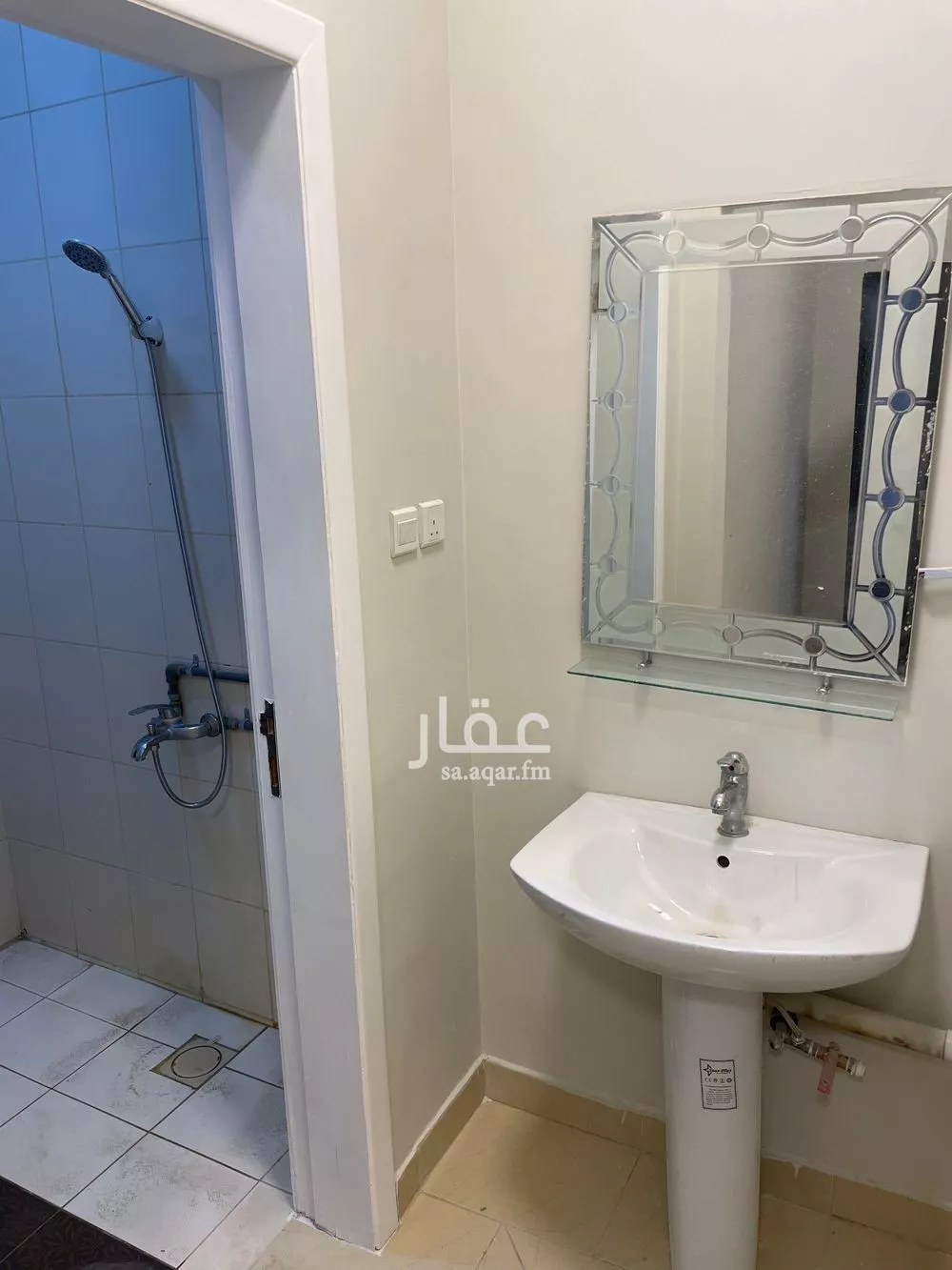 شقة 3 غرف في العقيق 14