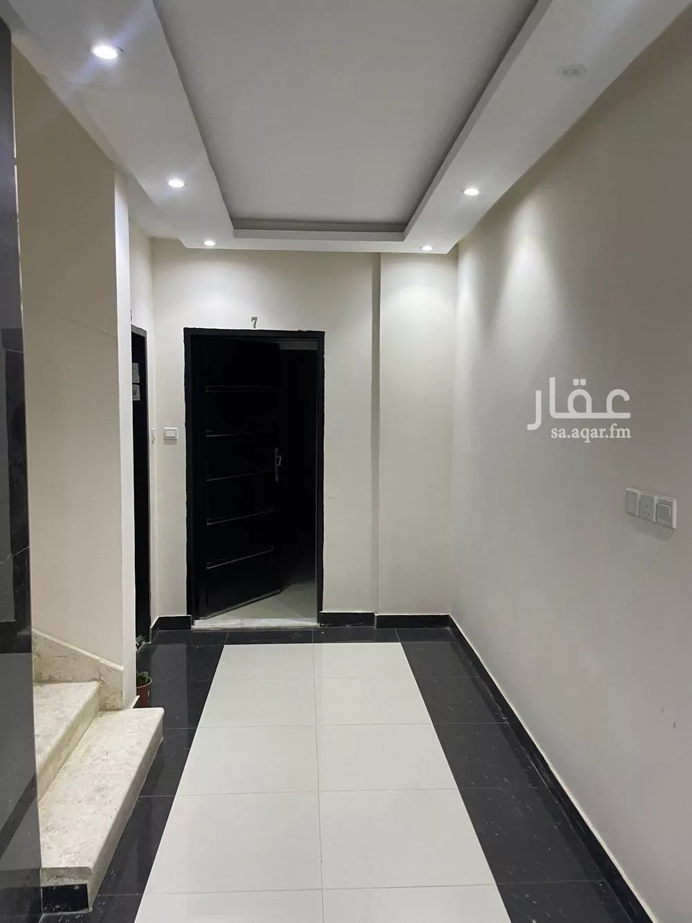 شقة 3 غرف في العقيق 3