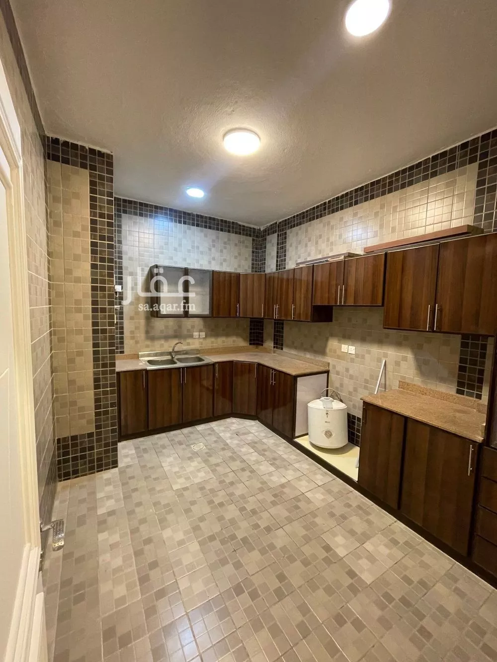 شقة 3 غرف في العقيق 5