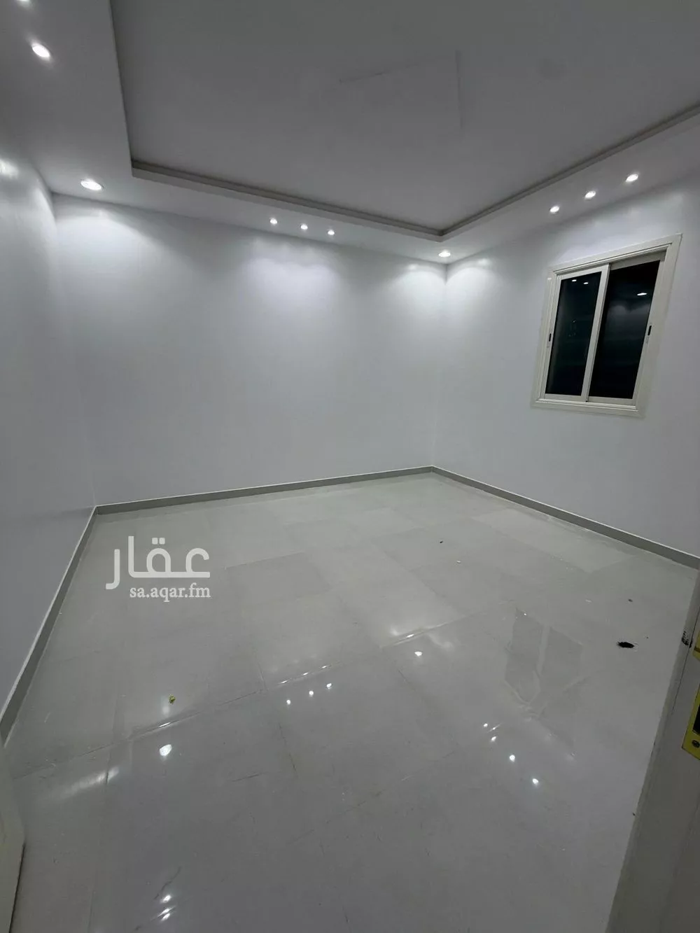 دور 3 غرف في السعادة 8