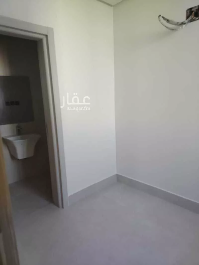 فيلا 6 غرف في عرقة 7