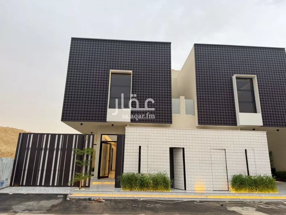 فيلا 4 غرف في العارض 2