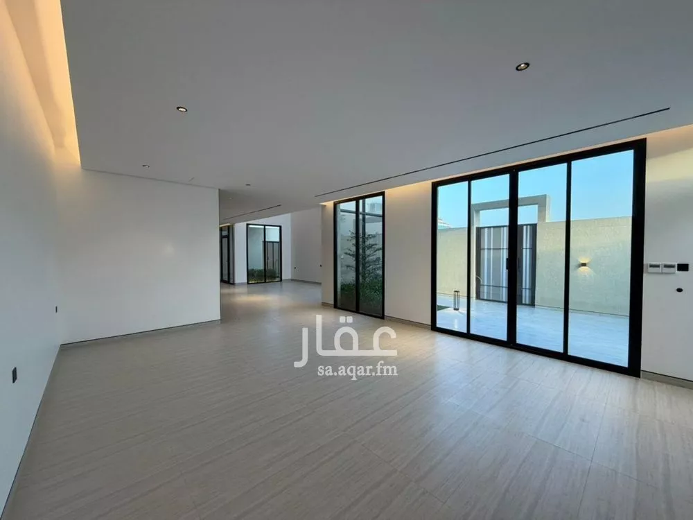 فيلا 4 غرف في العارض 8