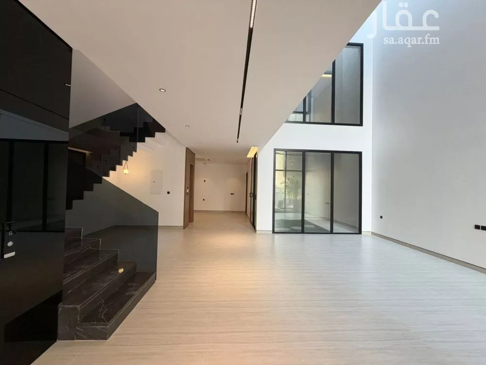 فيلا 4 غرف في العارض 10