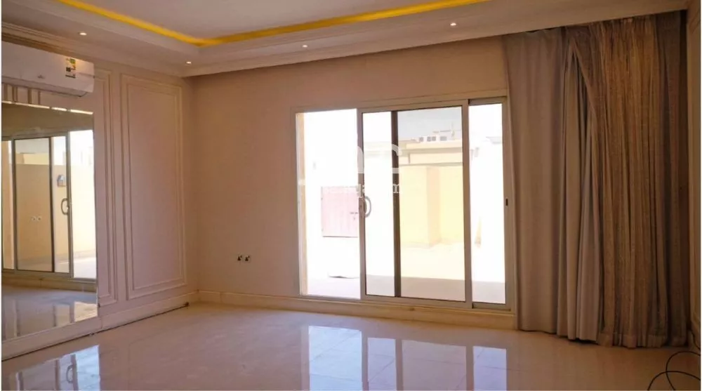 فيلا 7 غرف في الملقا 7