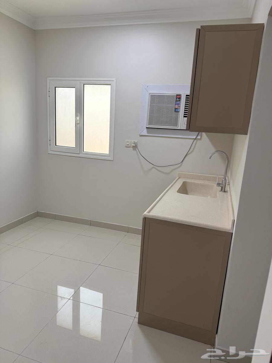 شقة 32 غرف في طيبة 4