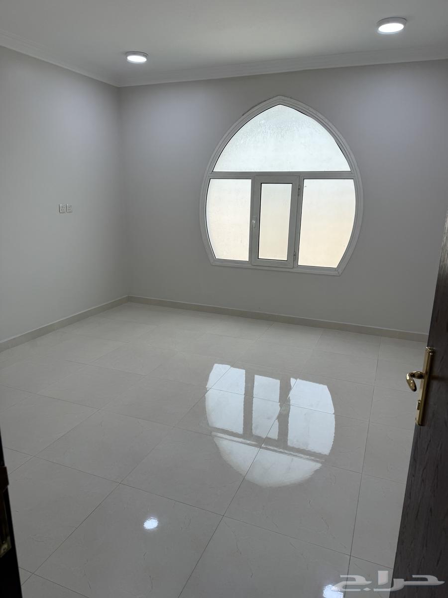 شقة 32 غرف في طيبة 9