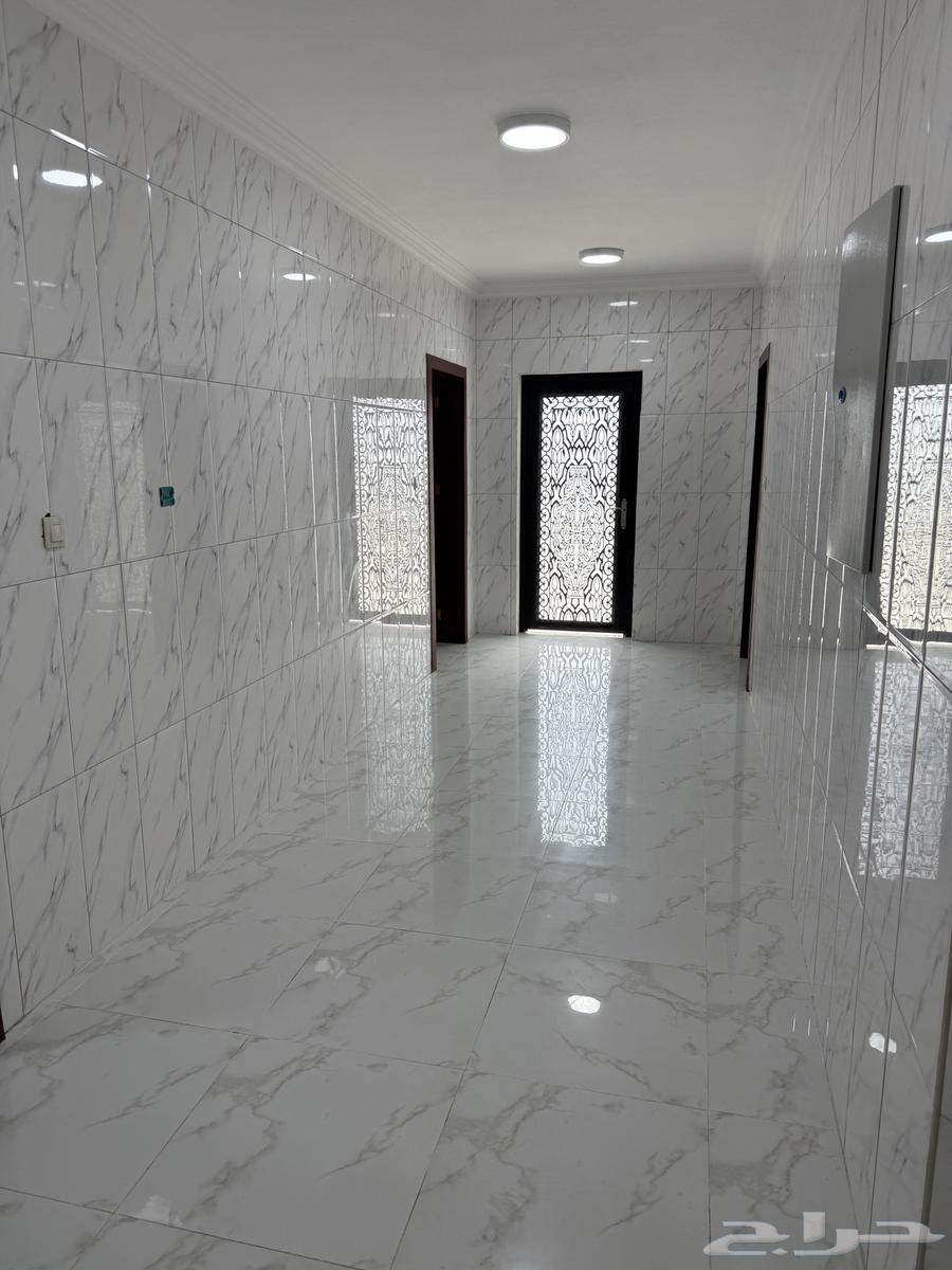 شقة 32 غرف في طيبة 10