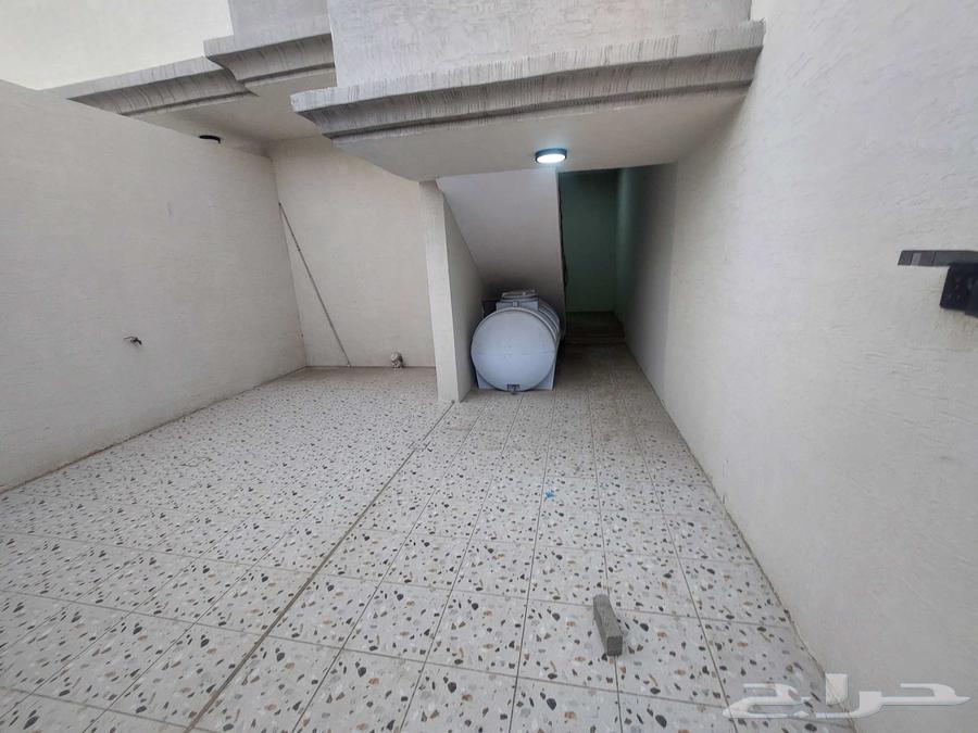 شقة 6 غرف في احد 3