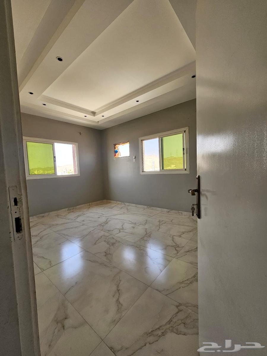 شقة 4 غرف في البحيرات 8