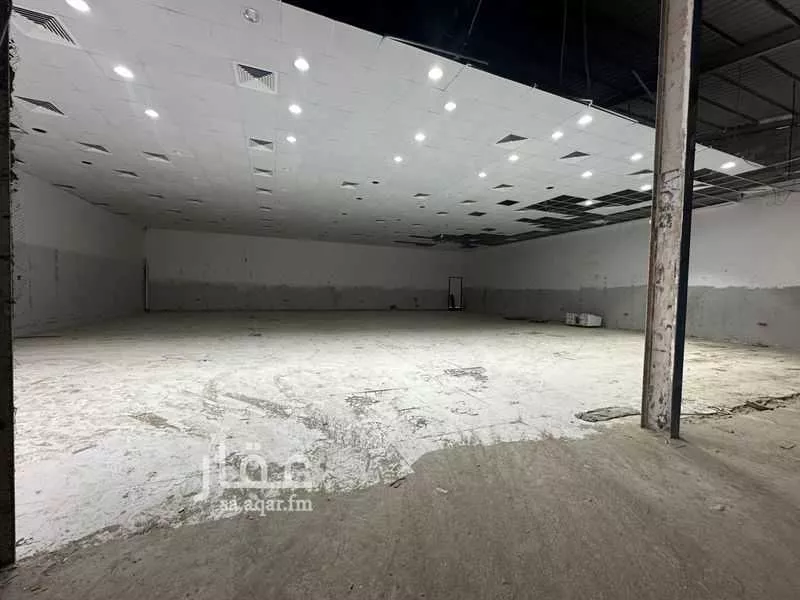 مستودع 1405 م² في العزيزية 3