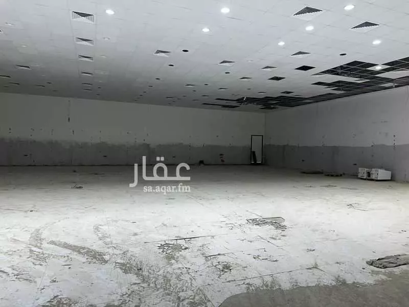 مستودع 1405 م² في العزيزية 4