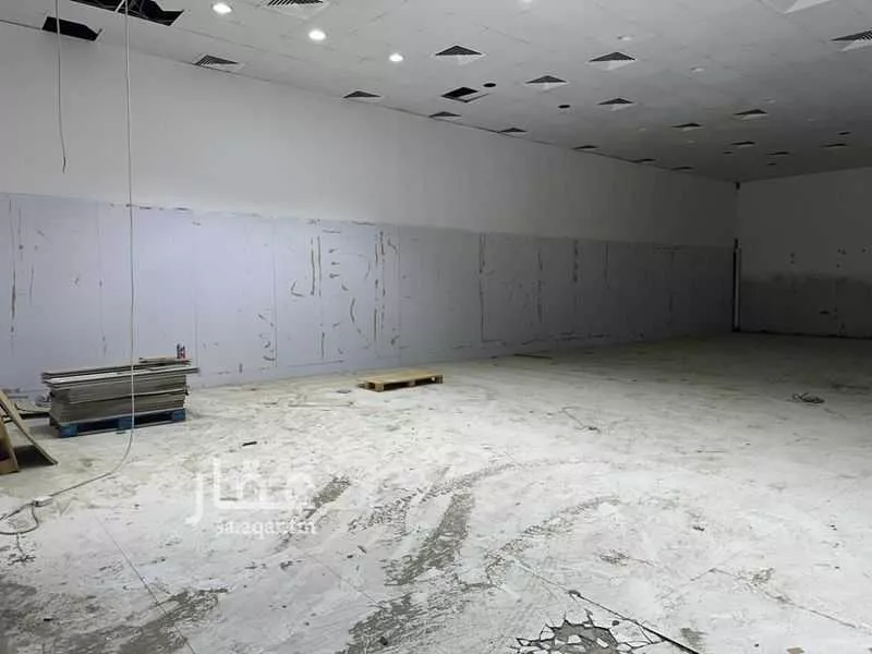 مستودع 1405 م² في العزيزية 5