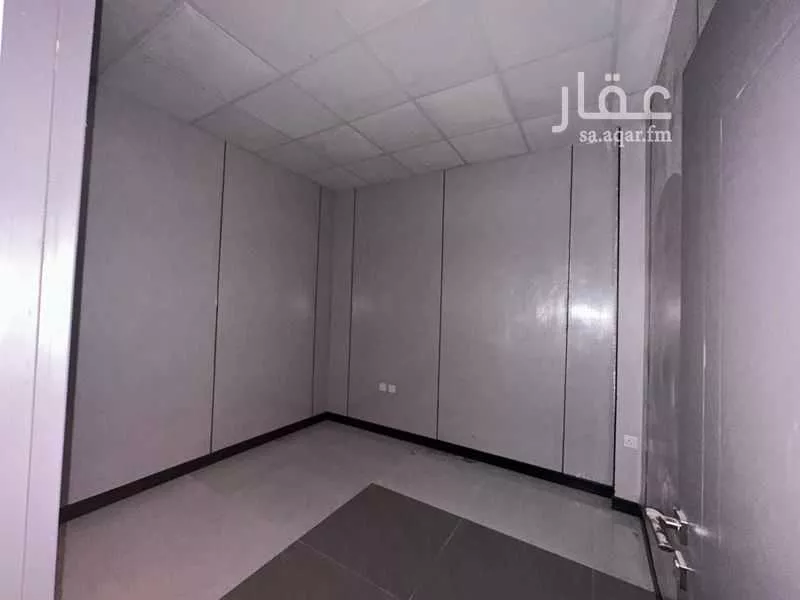 مستودع 1405 م² في العزيزية 9