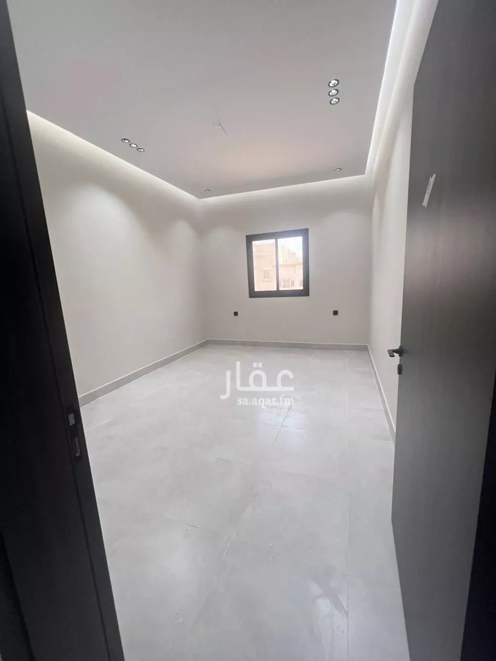 شقة 4 غرف في الروضة 8