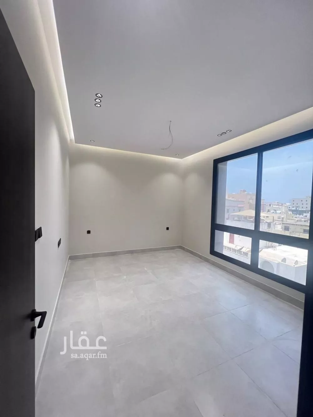 شقة 4 غرف في الروضة 9