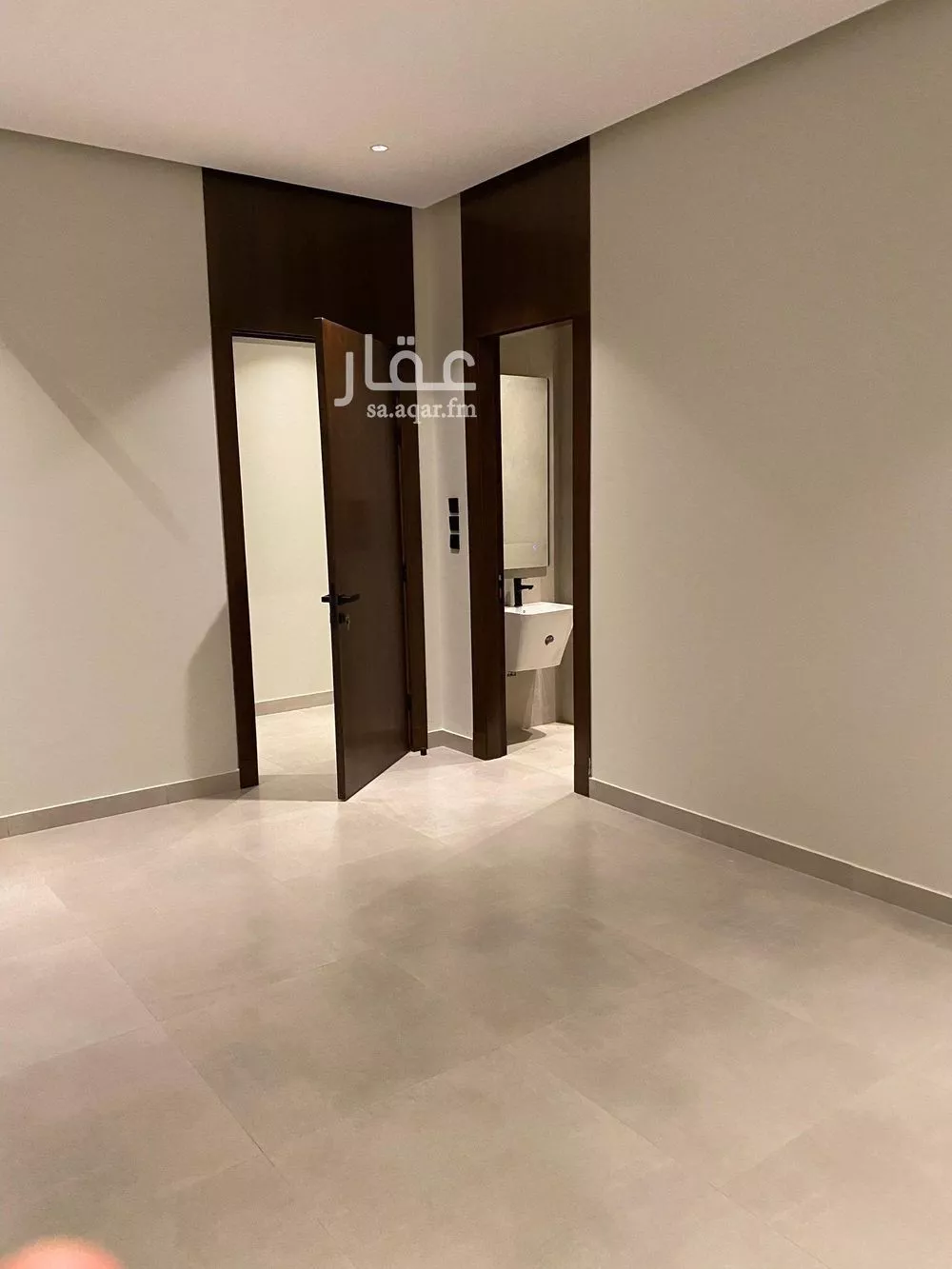 شقة 6 غرف في الروضة 12