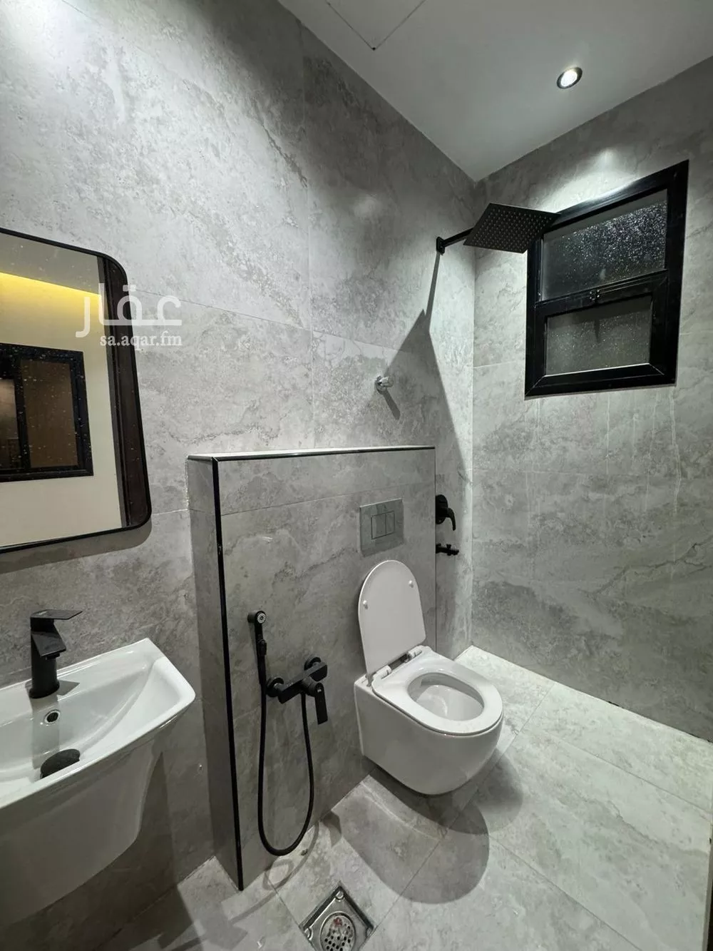 شقة 4 غرف في النظيم 5