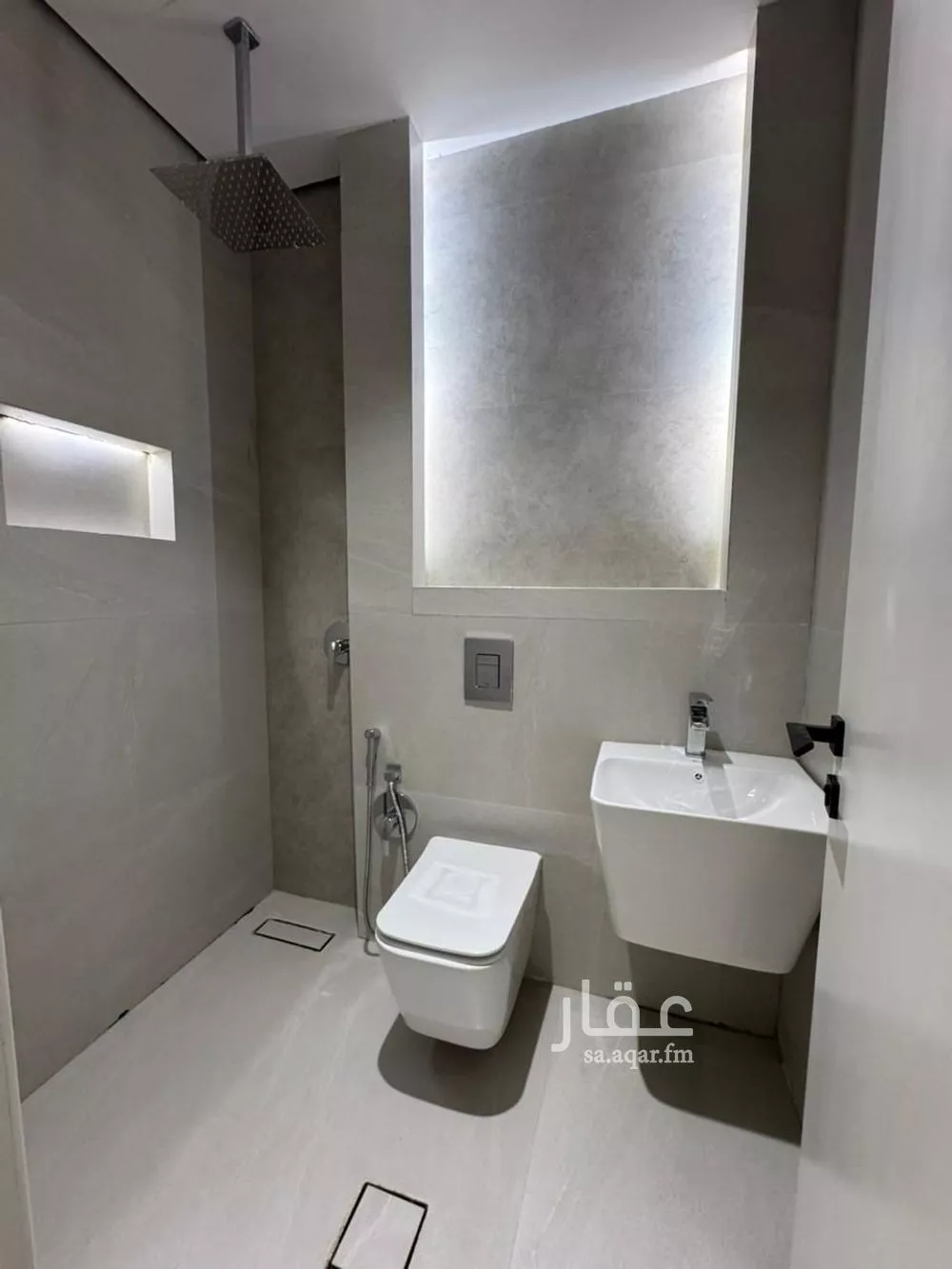 شقة 4 غرف في الشرق 8