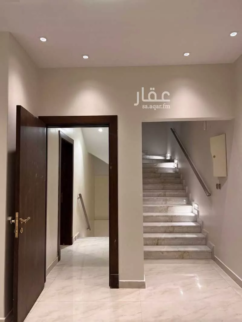 شقة 5 غرف في النخيل 5