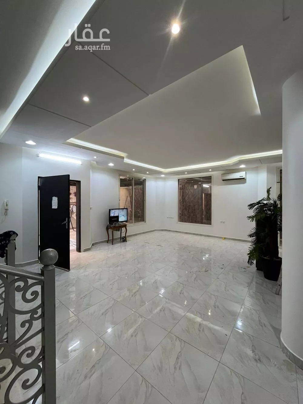 فيلا 8 غرف في العارض 2