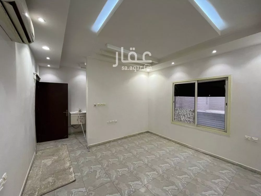 فيلا 8 غرف في العارض 4