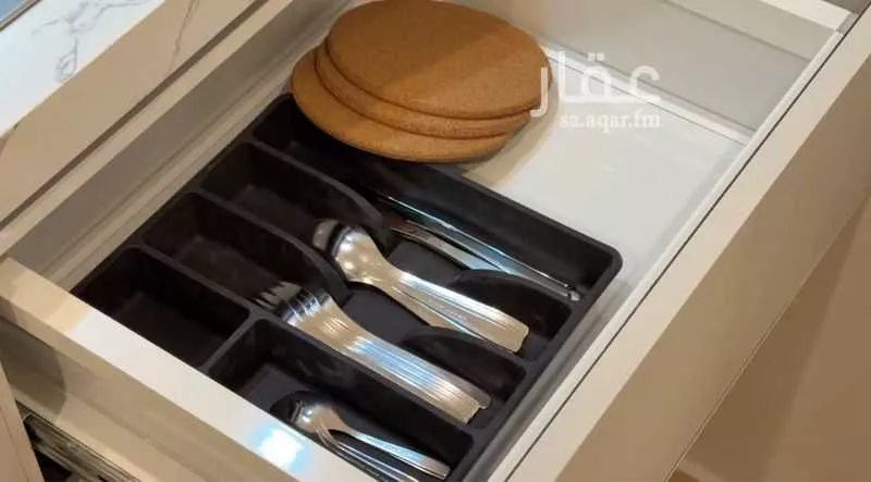 شقة 3 غرف في الملقا 14