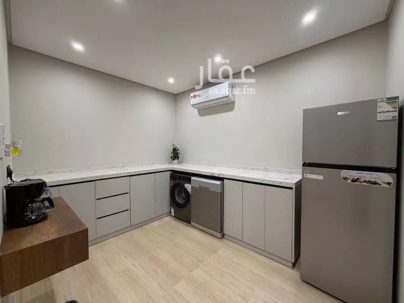 شقة 3 غرف في الملقا 6