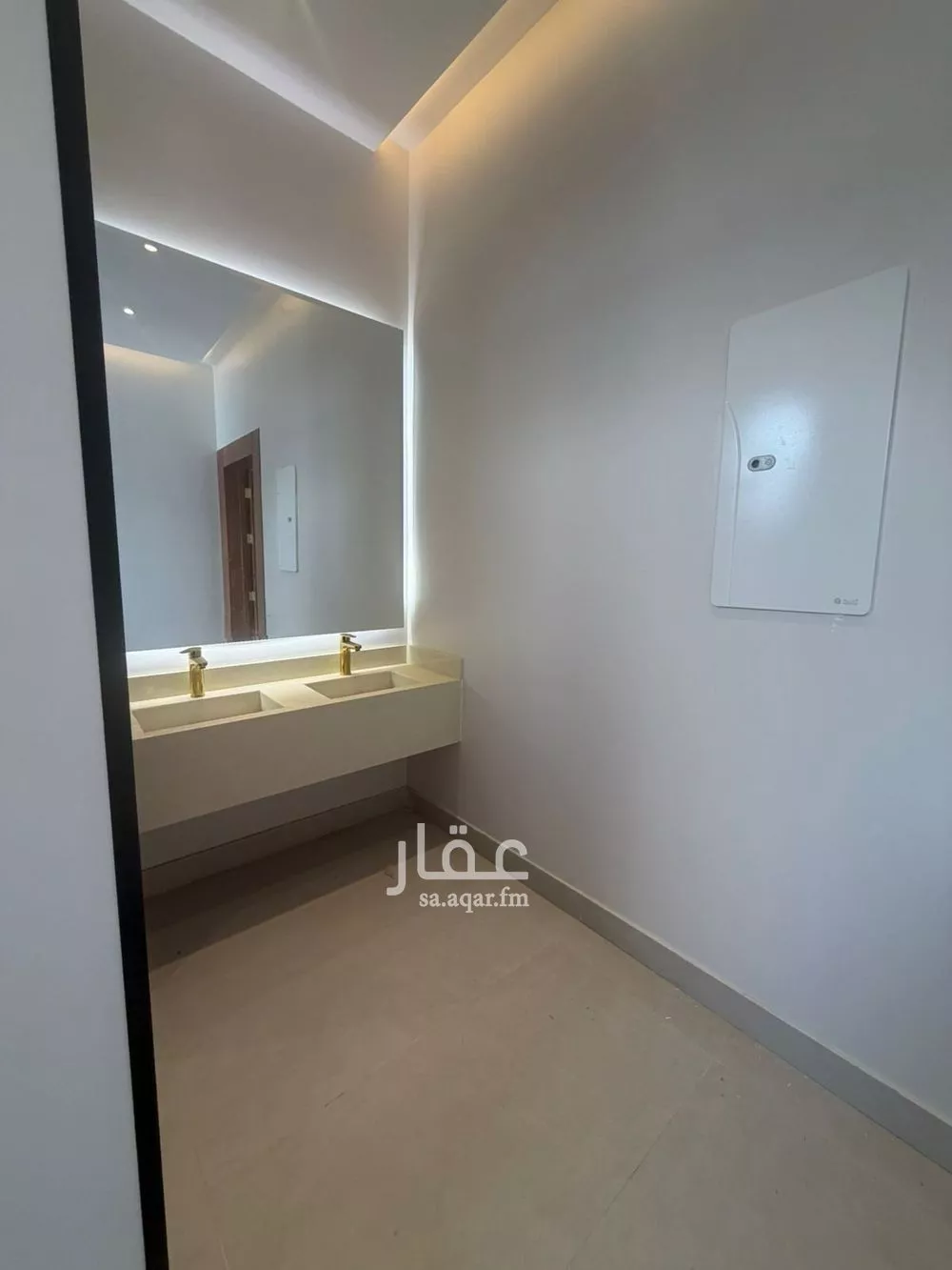 3 bedroom floor in Al Janadriyah 8