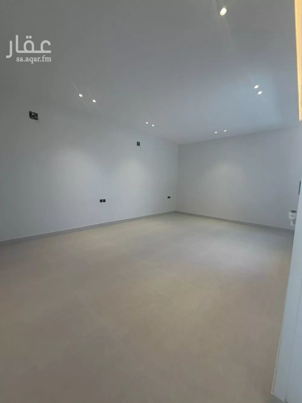 3 bedroom floor in Al Janadriyah 9