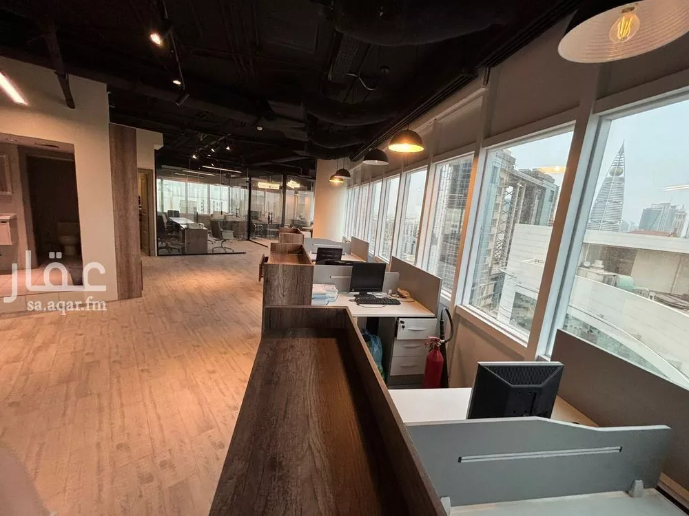 مكتب 3840 م² في العليا 2