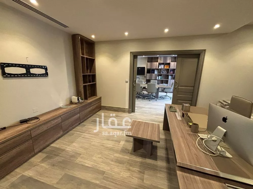 مكتب 3840 م² في العليا 3