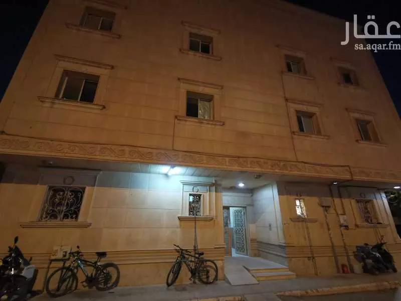 عمارة 475 م² في العقيق 7