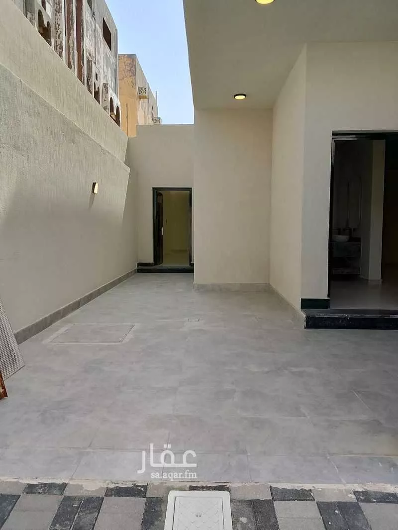 فيلا 9 غرف في احد 2