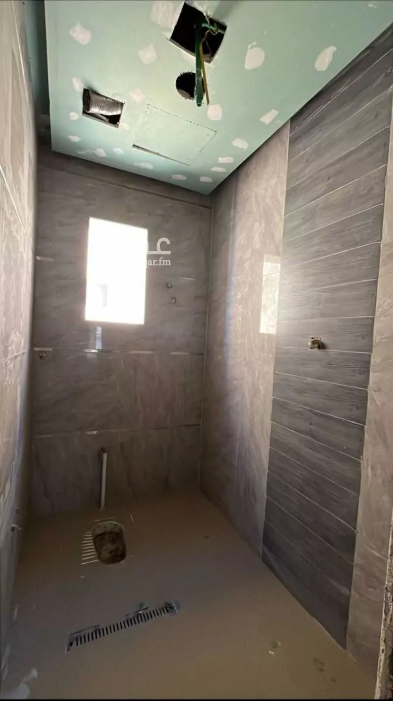 عمارة 575 م² في ضاحية الملك فهد 8