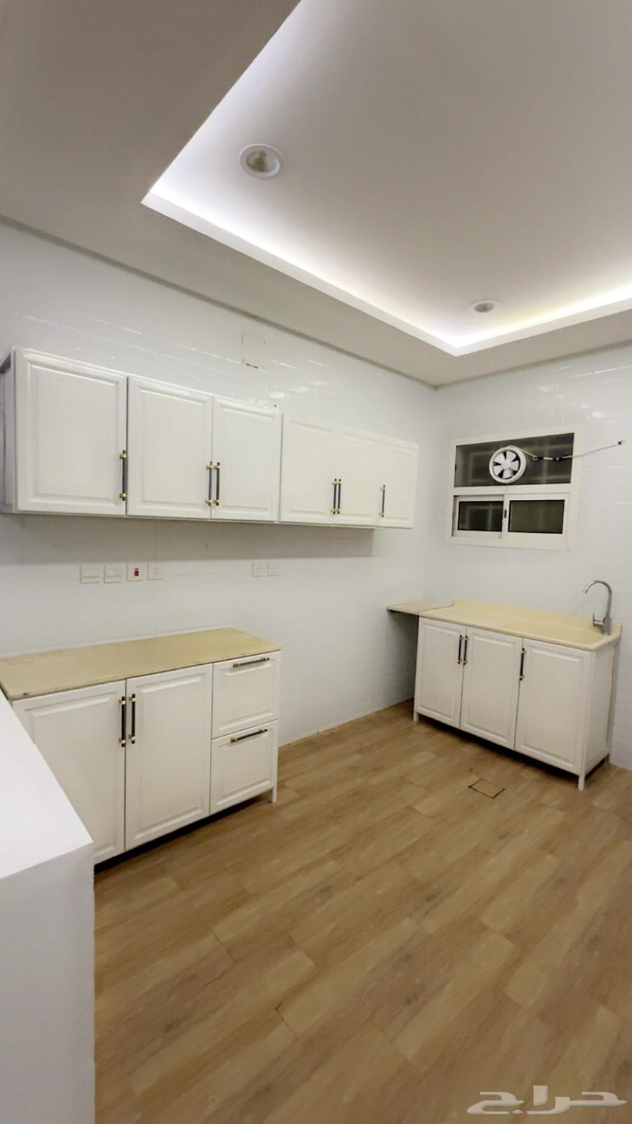 شقة 4 غرف في الورود 1 4