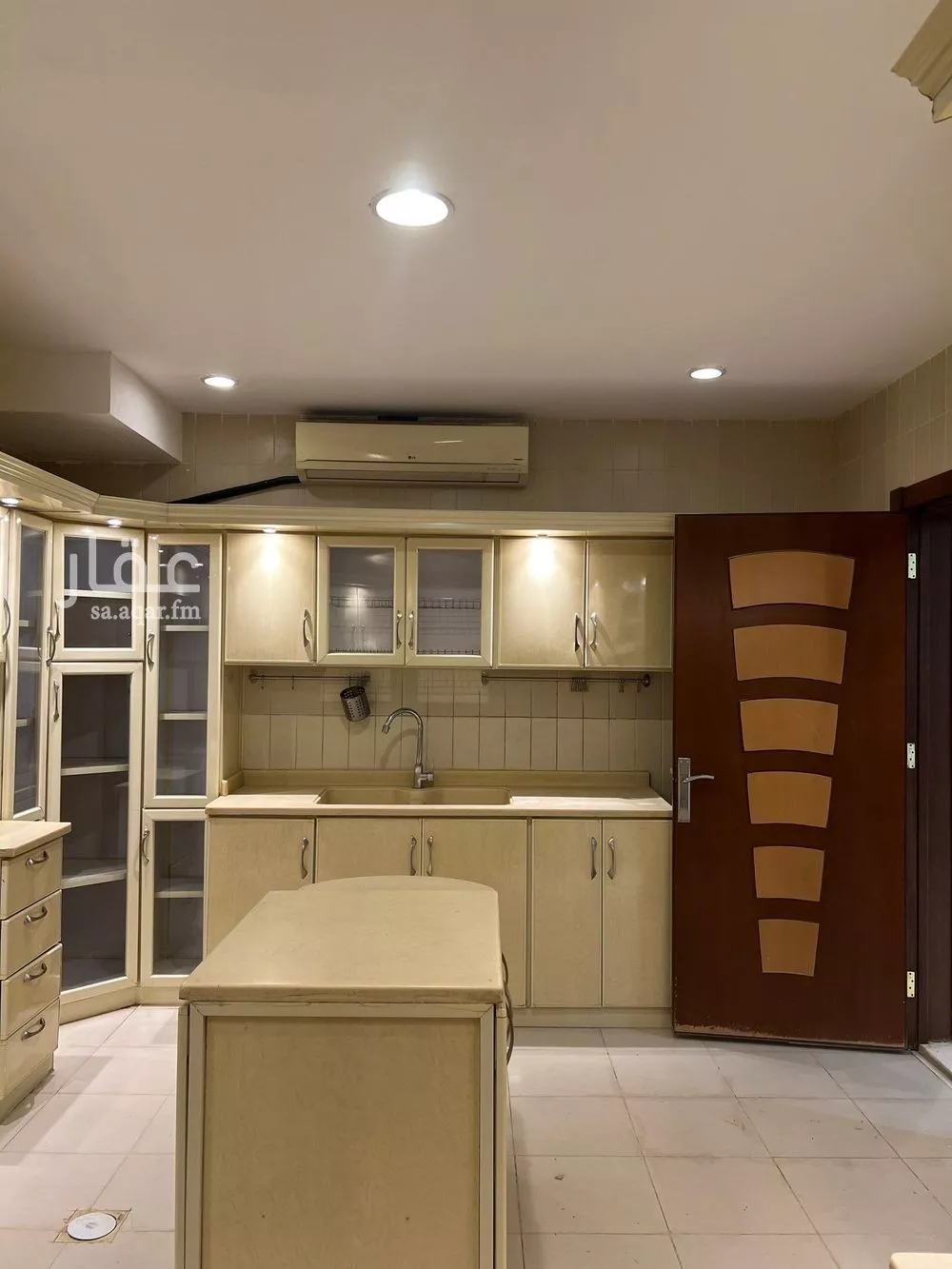 شقة 4 غرف في الريان 10