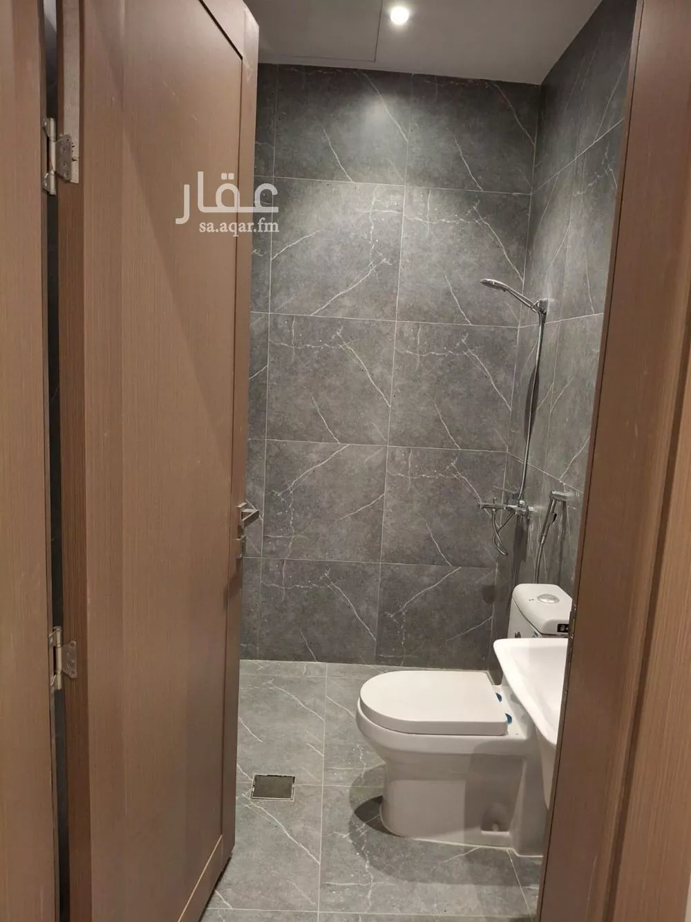 فيلا 3 غرف في العقيق 7